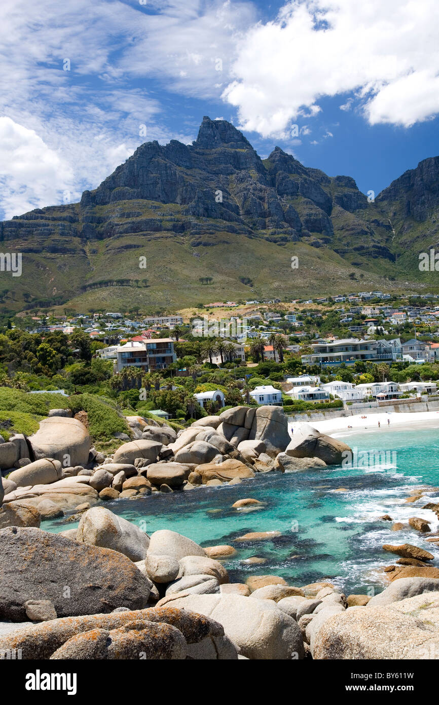 Camps Bay slope and view of Cable Car Station at Peak of Table Mountain Stock Photo