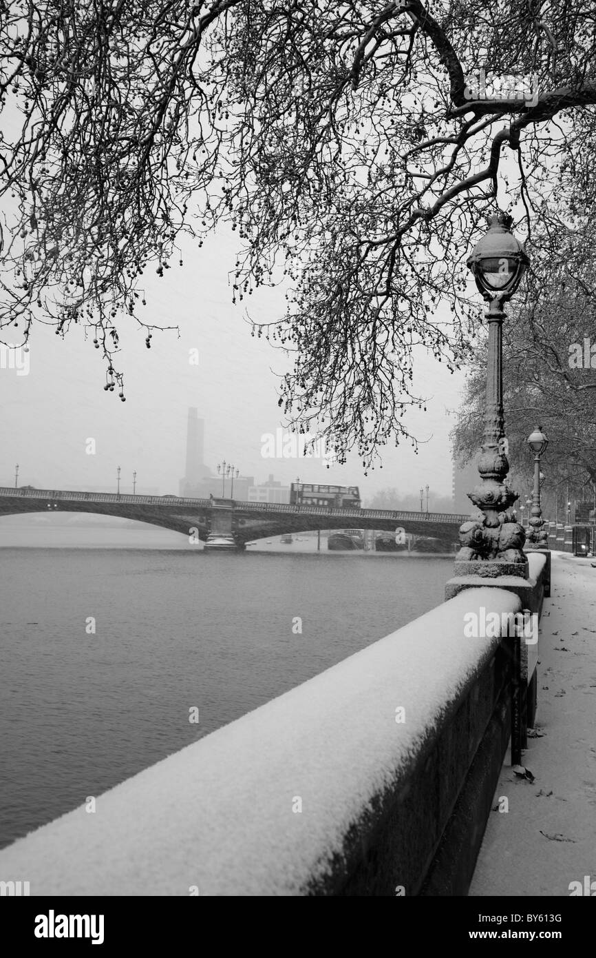 Snow blizzard on the River Thames near Battersea Bridge, Chelsea, London, UK Stock Photo
