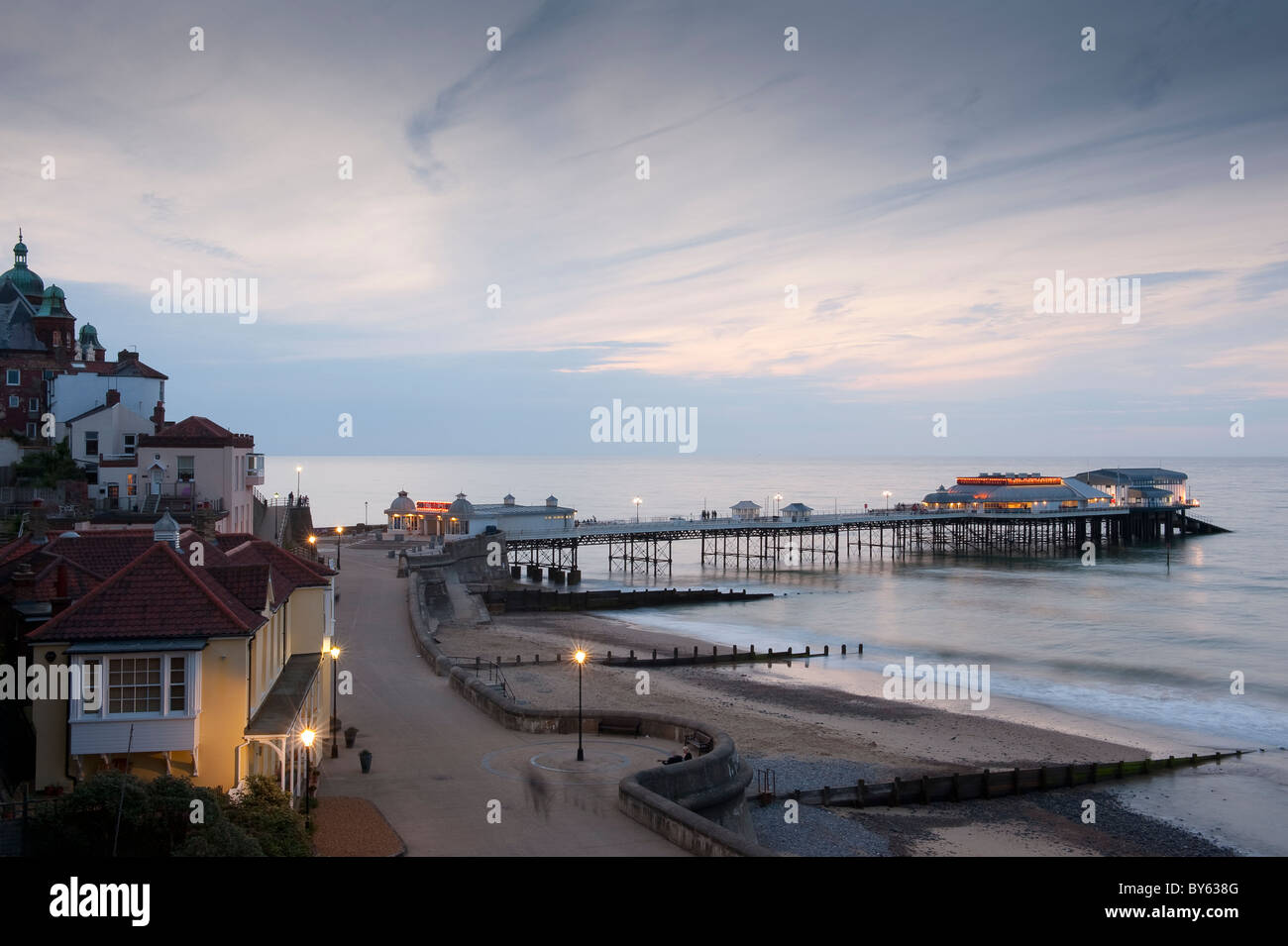 Empty pier dusk hi-res stock photography and images - Alamy
