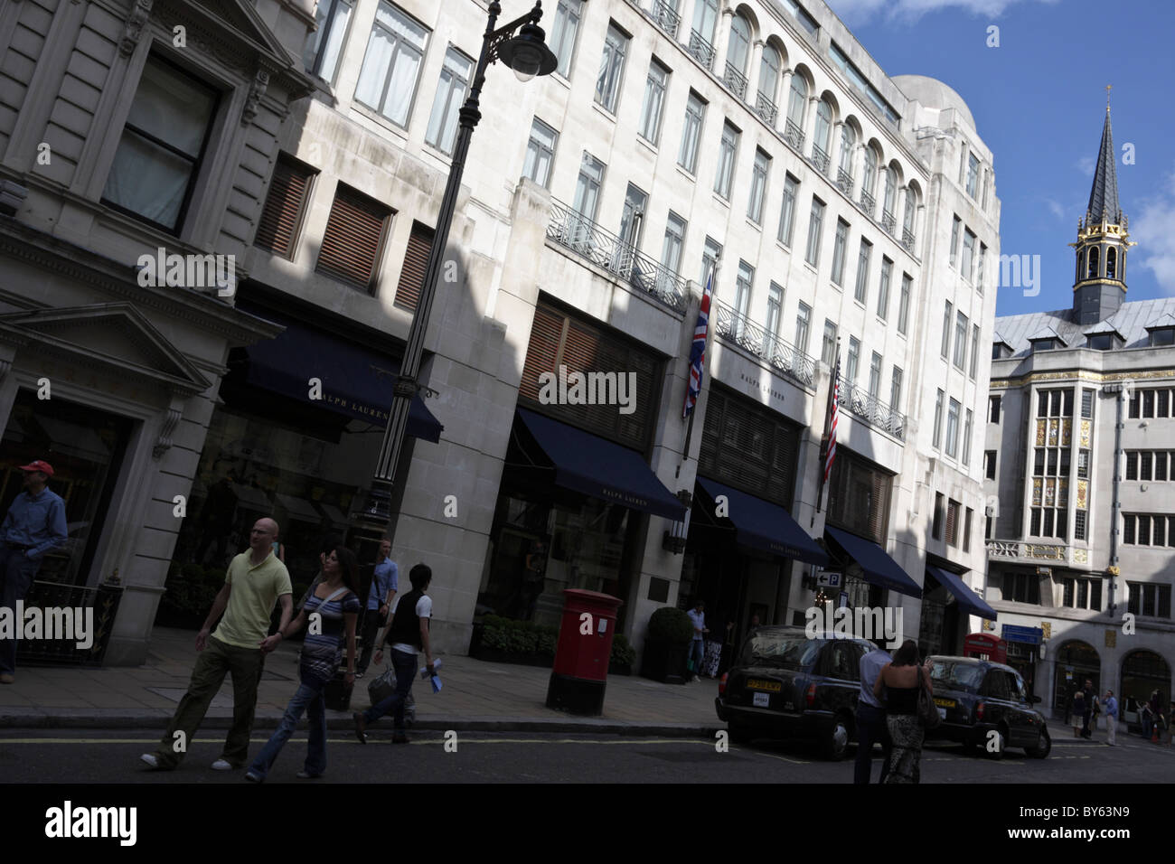 London, UK. 12th Apr, 2021. Shoppers queue outside Louis Vuitton in New  Bond Street. Number of shoppers in central London booms as Covid19  restrictions are eased. Credit: SOPA Images Limited/Alamy Live News