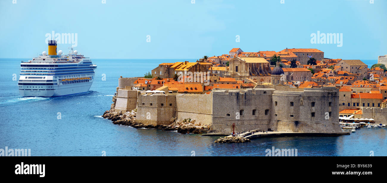 Dubrovnik Old town - View of the city walls and sea with a cruise liner Stock Photo