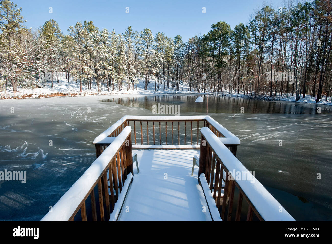 Covered dock hi-res stock photography and images - Alamy