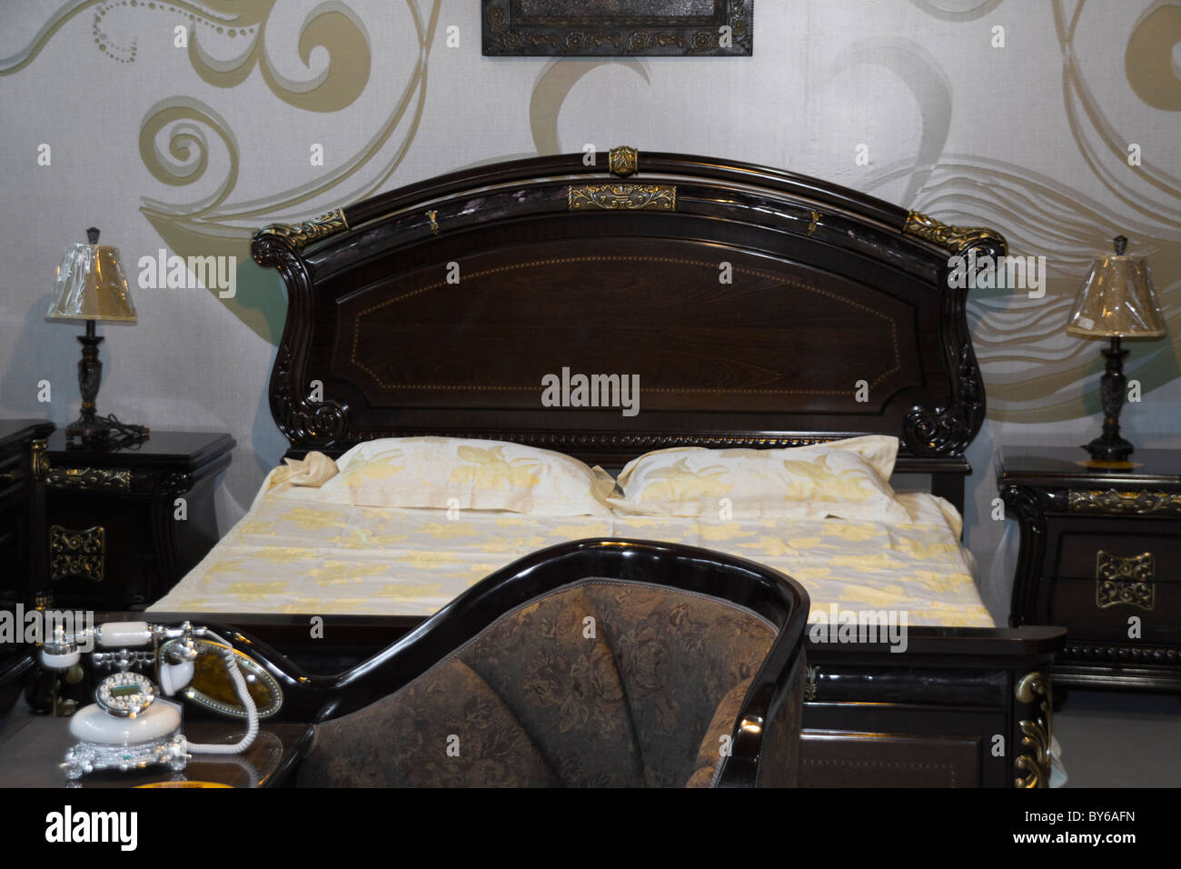 luxury interior of bedroom with large bed Stock Photo - Alamy