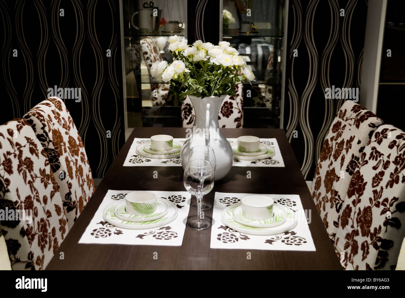 luxury interior dining room waiting for dinner Stock Photo Alamy