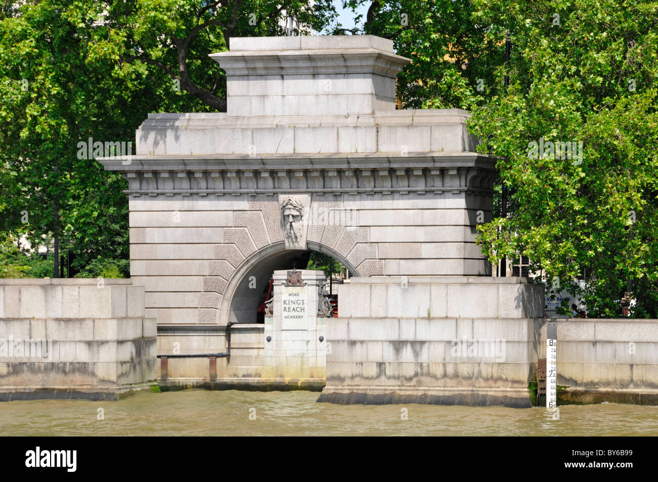 Old Kings Reach Watergate to commemorate Silver Jubilee of King George V on London embankment River Thames note tide height marker post England UK Stock Photo