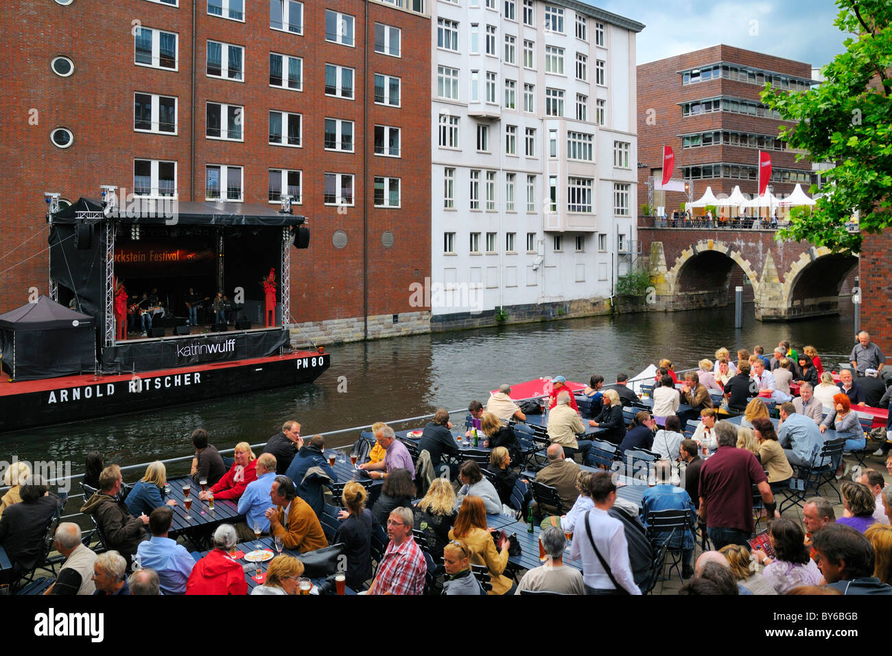 Concert near the Ellerntorsbrücke (Ellerntors Bridge) during the 2009 Duckstein Festival, Hamburg, Germany. Stock Photo