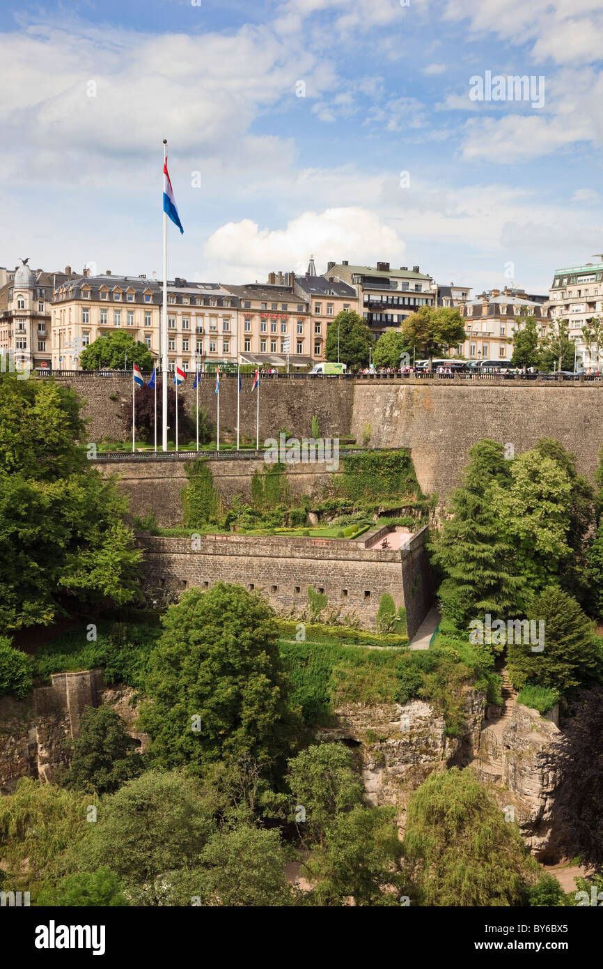 Luxembourg, Europe. View across the Pétrusse valley to the city ramparts below Boulevard Roosevelt Stock Photo