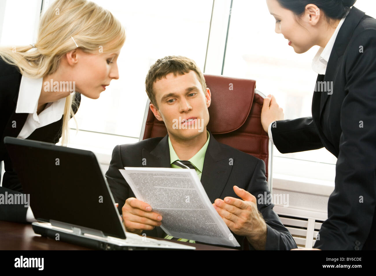 Portrait of confident boss explaining new plan of work to businesswomen ...