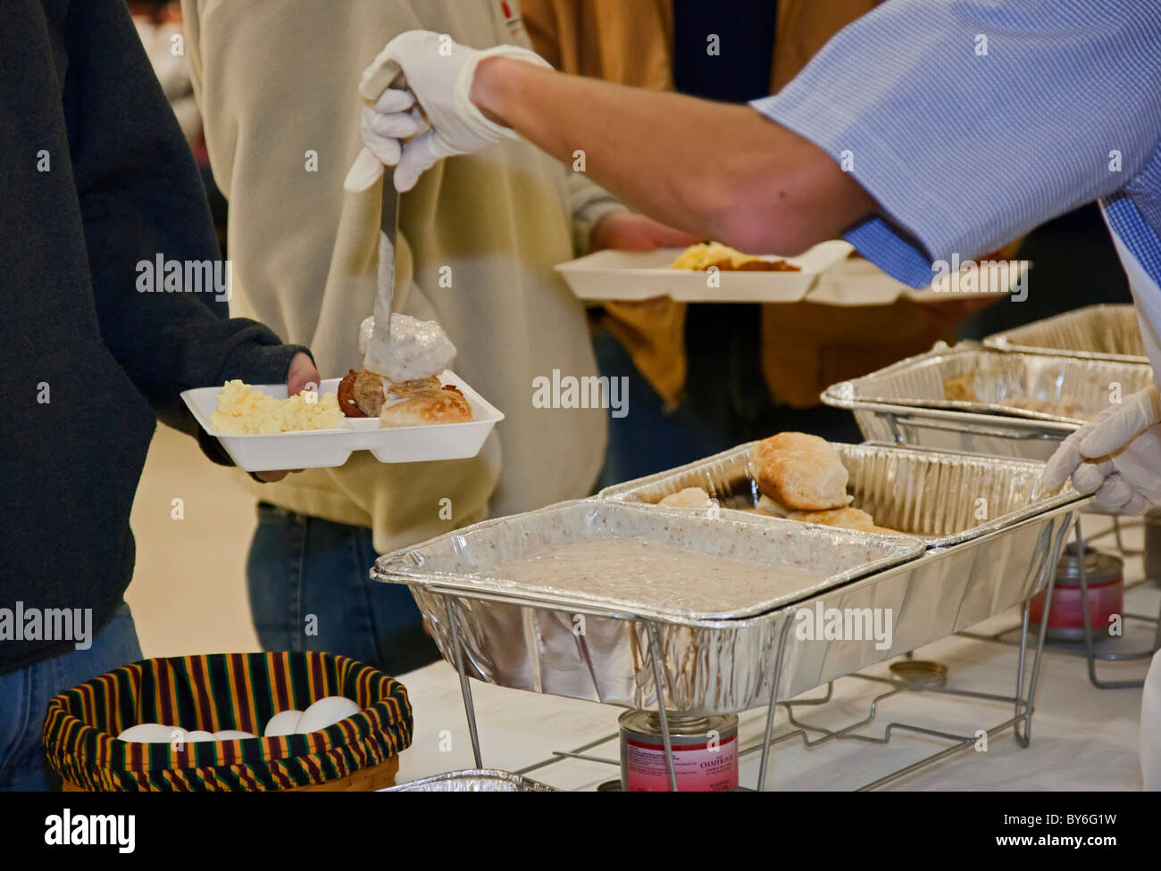 Volunteers Serve Breakfast to the Homeless Stock Photo Alamy
