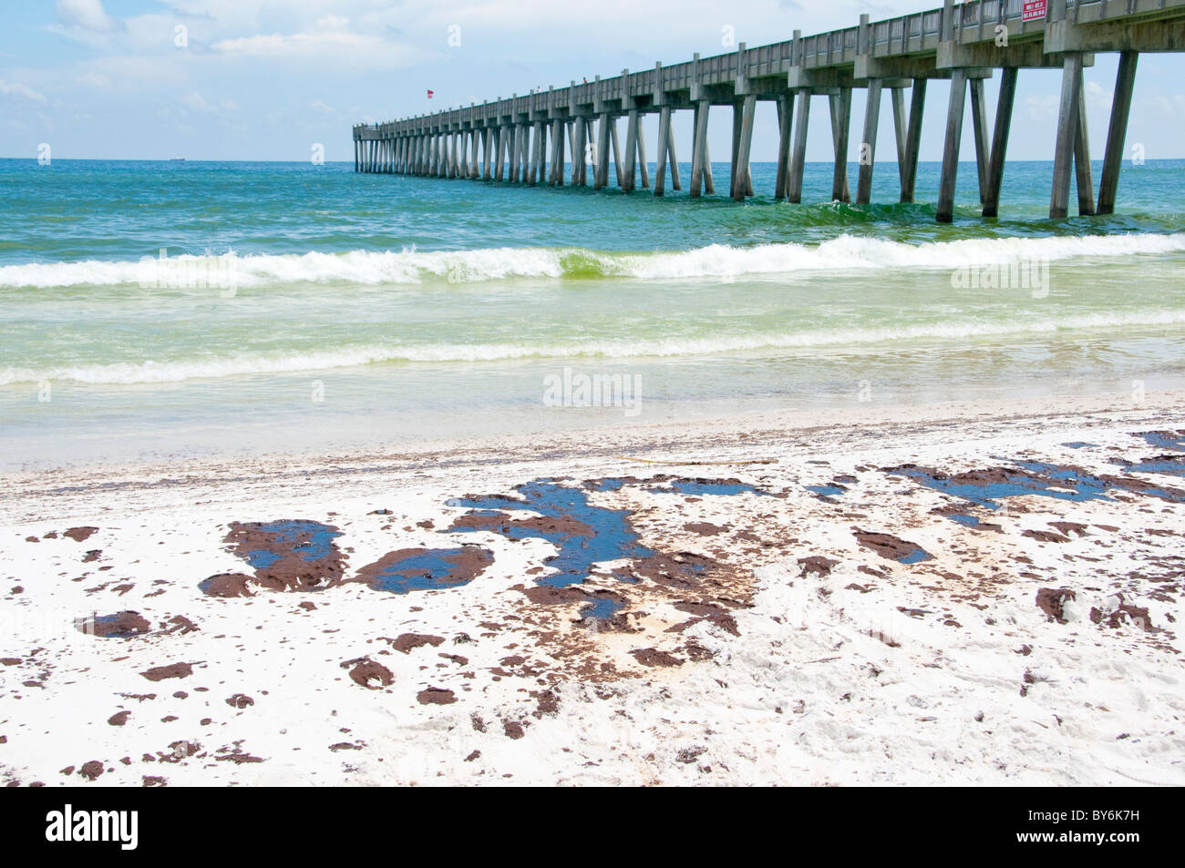 oil washes ashore on Pensacola shoreline Stock Photo