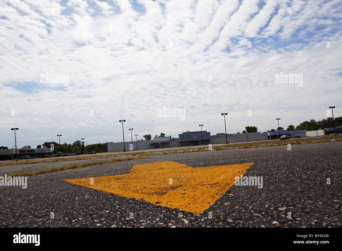 Empty mall parking lot hi-res stock photography and images - Alamy