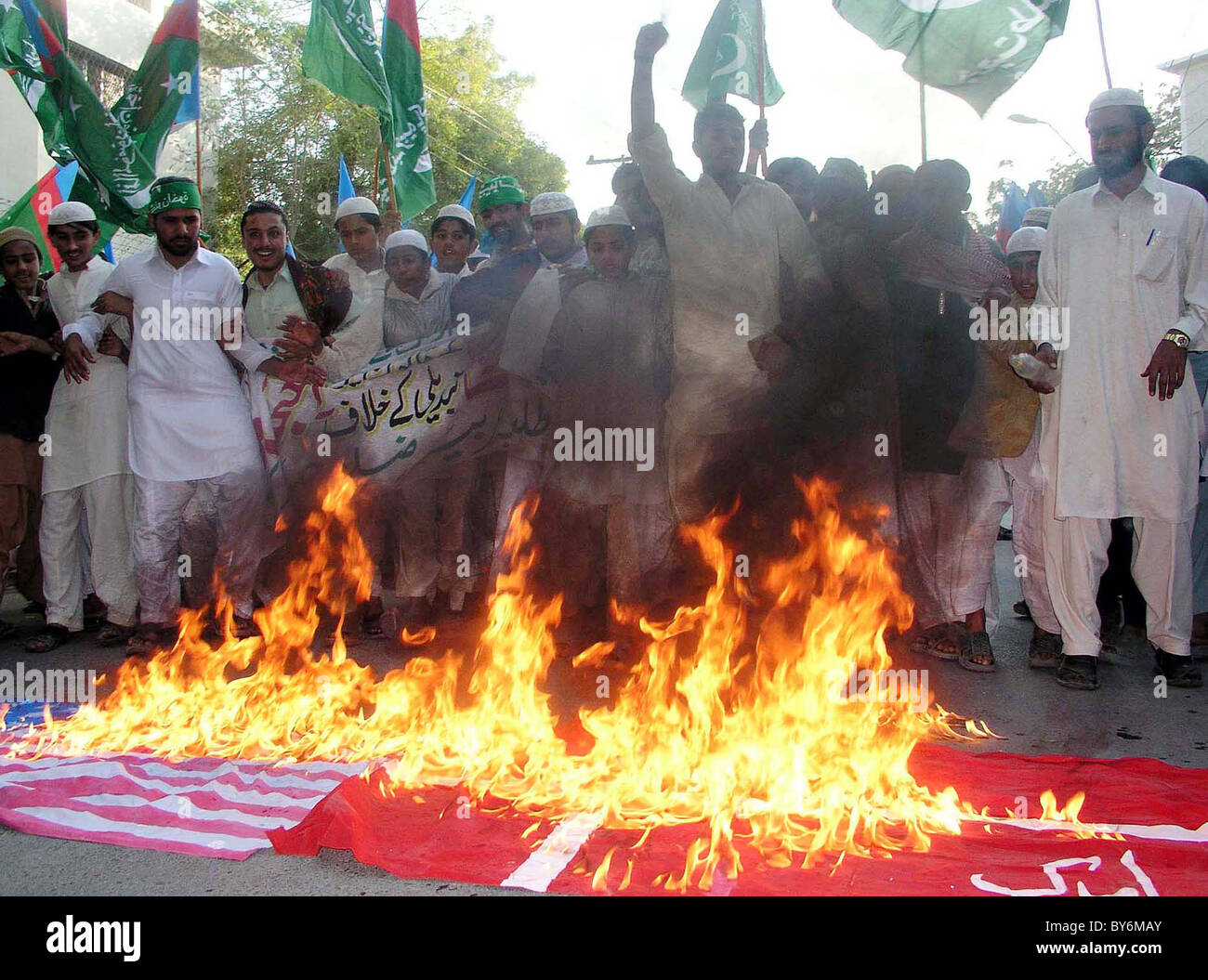 Activists of Jamiat Talba Arabia (JTA) burn US and Denmark flags during Tahafuz-e-Namoos-e- Risalat rally in Hyderabad Stock Photo