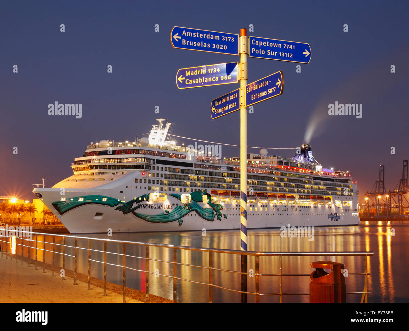 Cruise ship Norwegian Jade in Las Palmas on Gran Canaria, Canary Islands, Spain Stock Photo