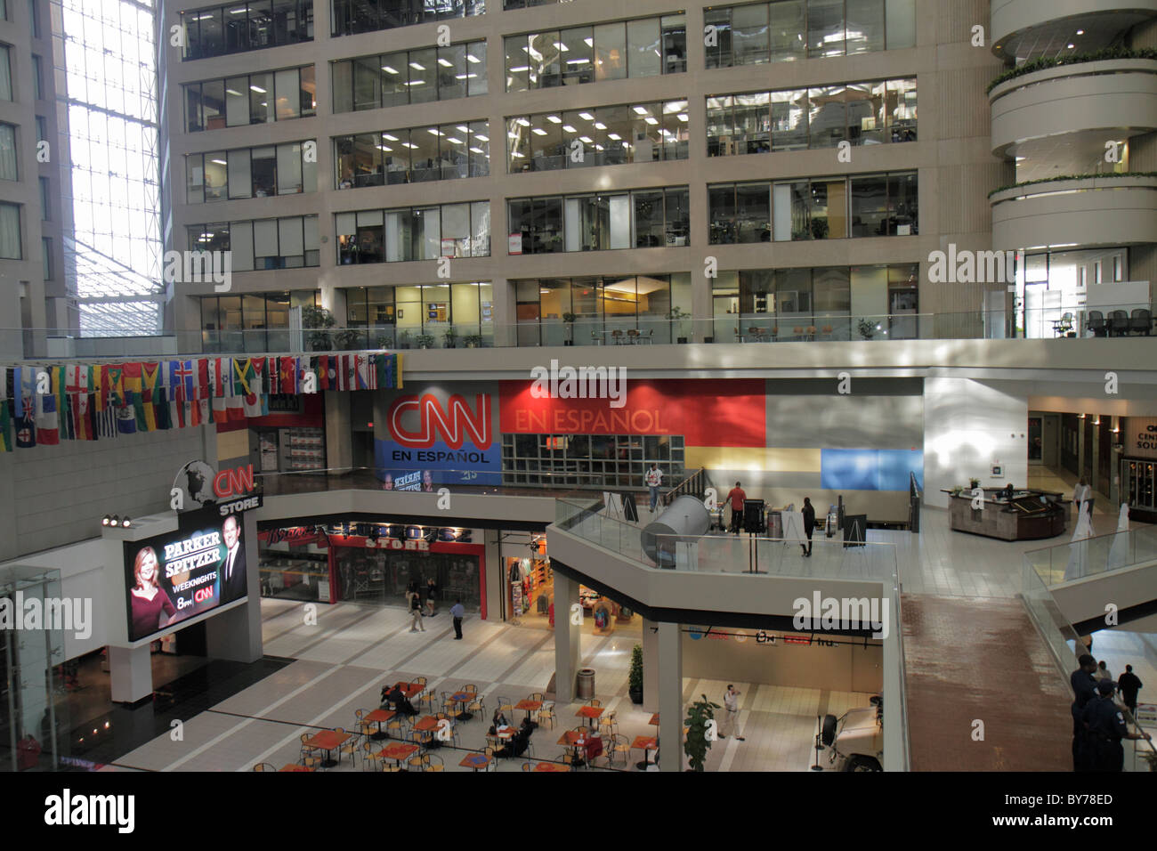 Atlanta Georgia CNN Center atrium store shopping flags CNN en Espanol Stock Photo: 33966421 - Alamy
