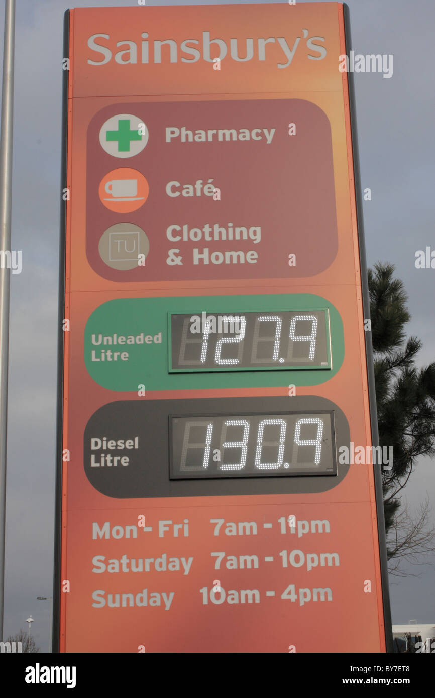 Petrol price uk low hires stock photography and images Alamy