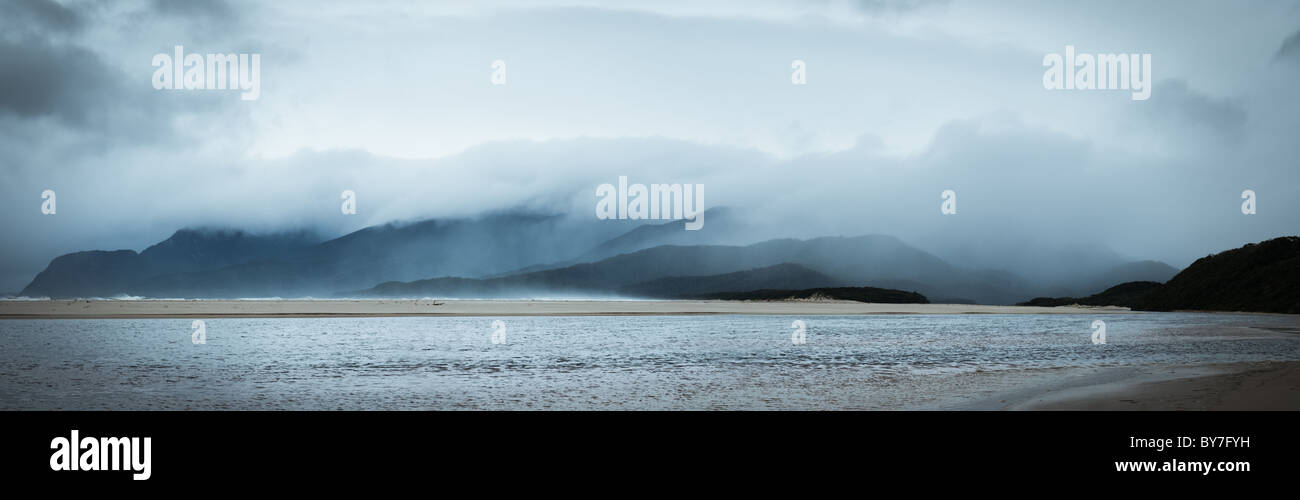 Misty coastal ranges, Tasmania Stock Photo