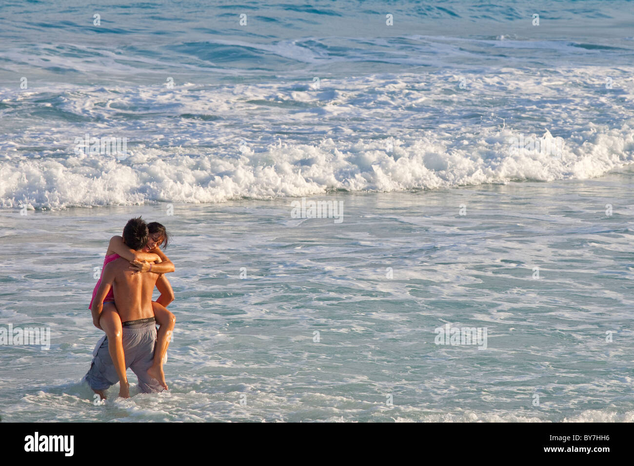 Cancun Mexico Beach Couple High Resolution Stock Photography And Images Alamy