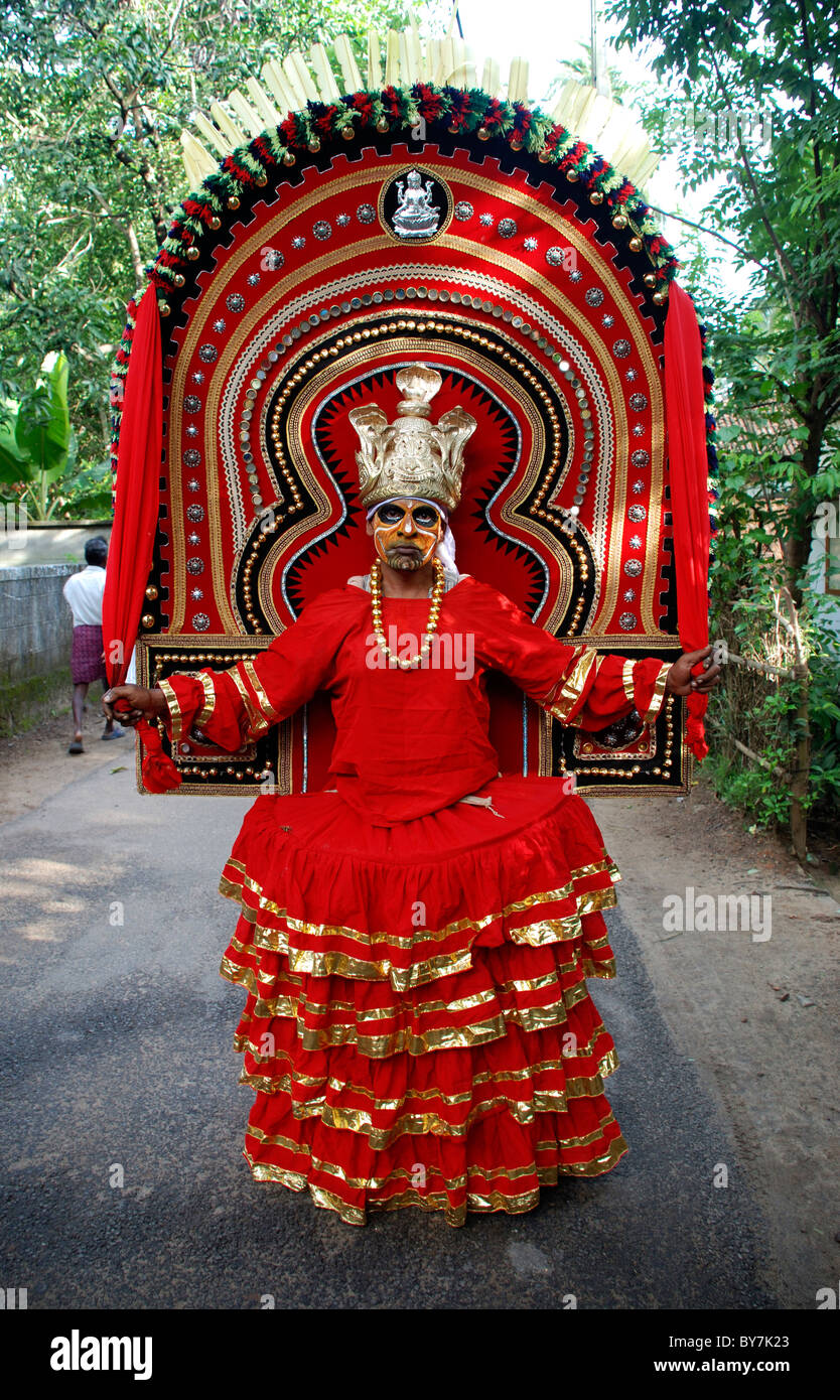 Kathakali kummatti hires stock photography and images Alamy