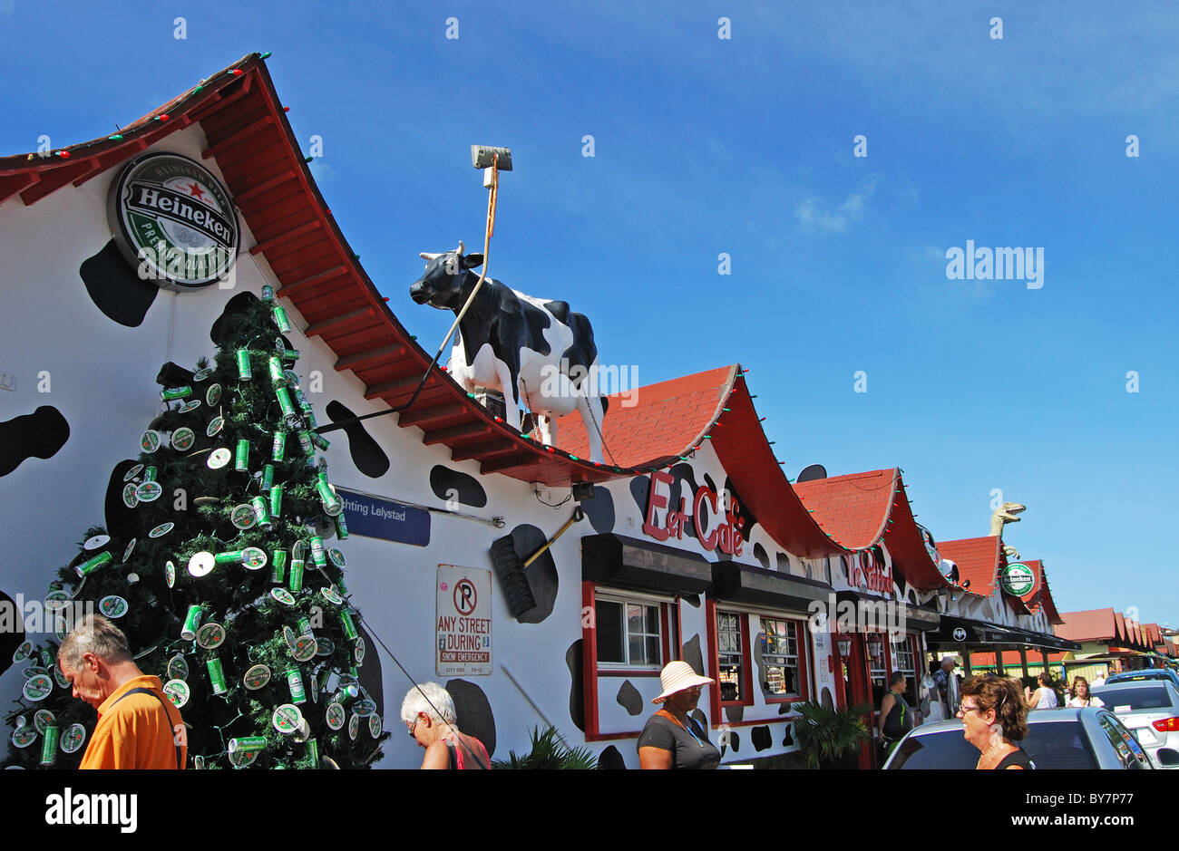 Cow statue on roof of Paddock cafe bar, Oranjestad, Aruba, Dutch Antiles, Caribbean. Stock Photo