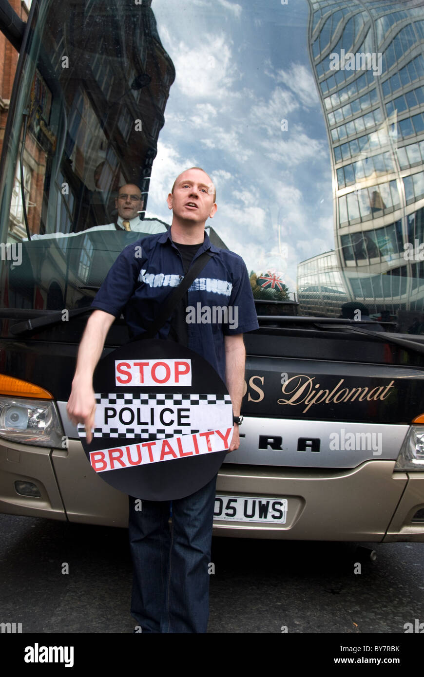 Police violence brutality hi-res stock photography and images - Alamy