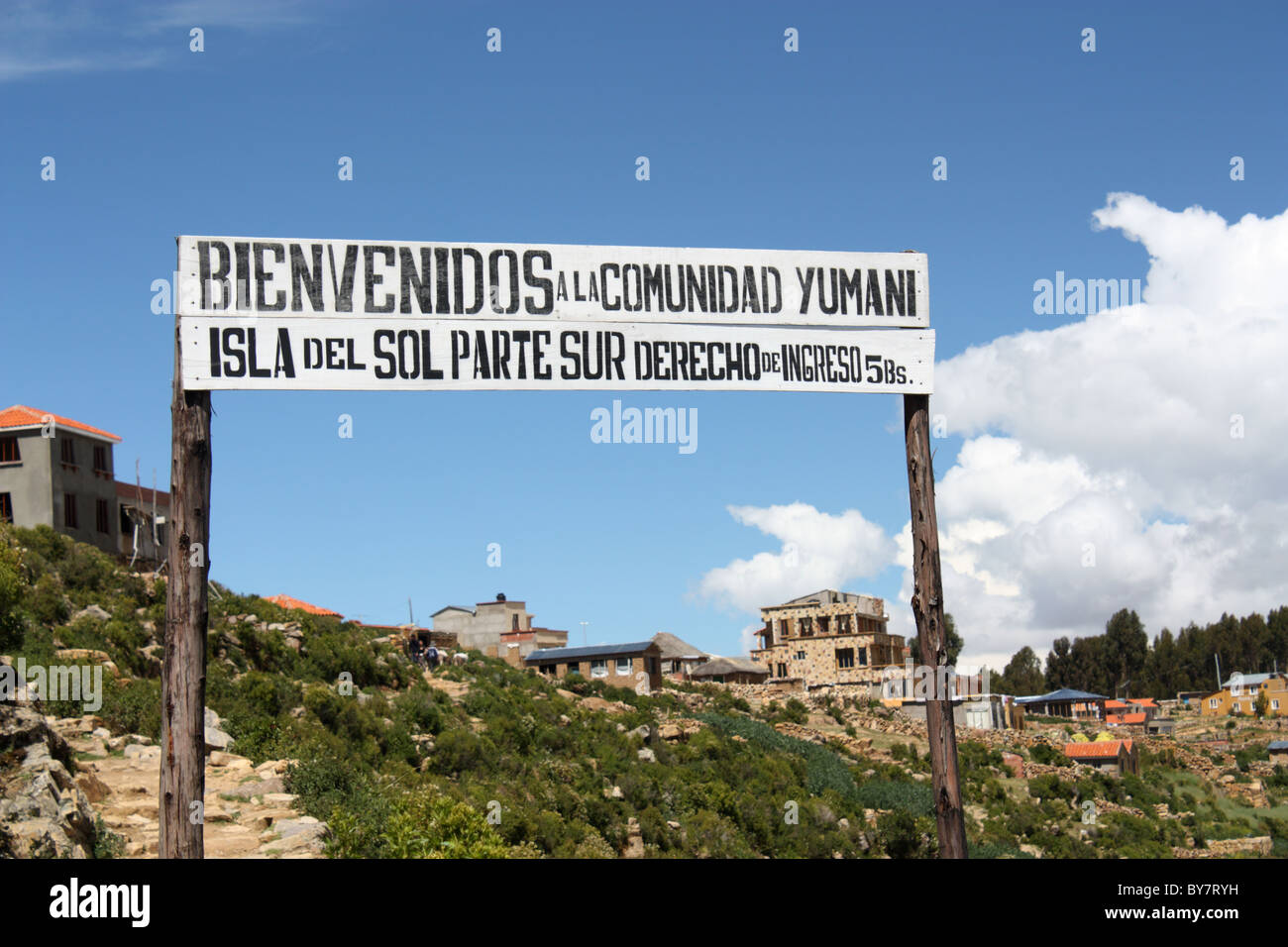 Spenish Bienvenidos Welcome Sign with Palm Trees in the Background Stock  Photo - Image of island, spanish: 210804398