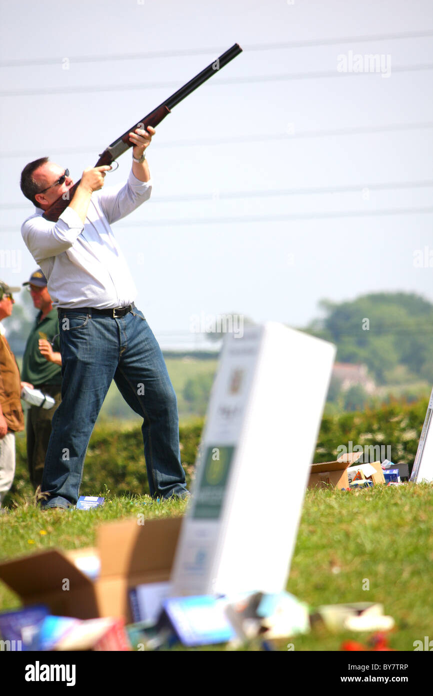 Clay pigeons targets hi-res stock photography and images - Alamy