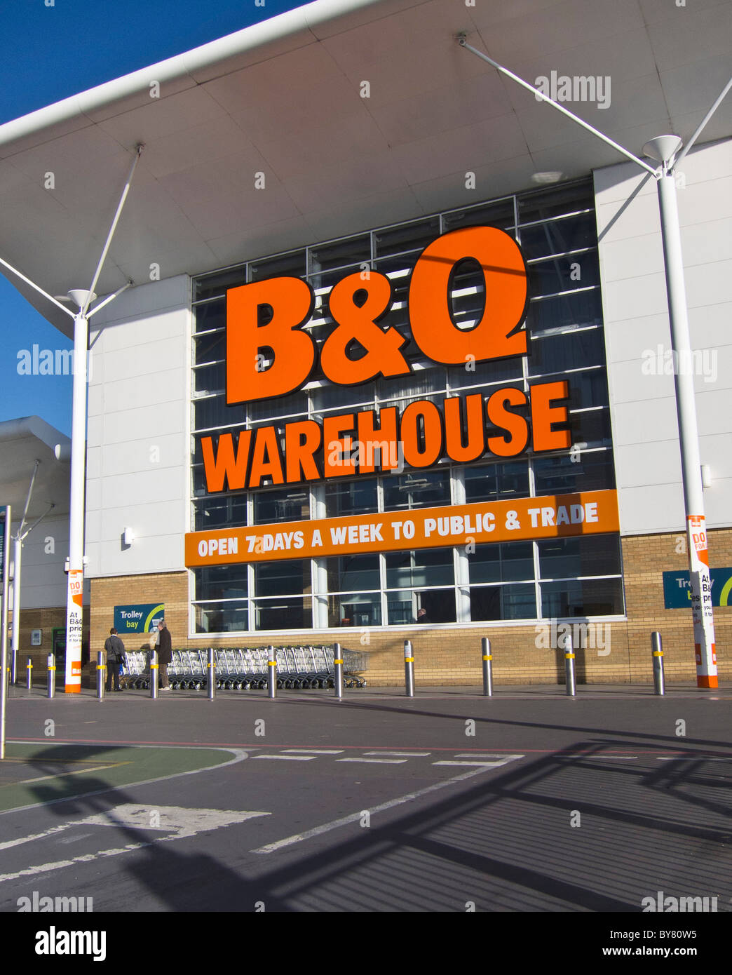 B & Q Warehouse Entrance, Bournemouth, UK Stock Photo - Alamy