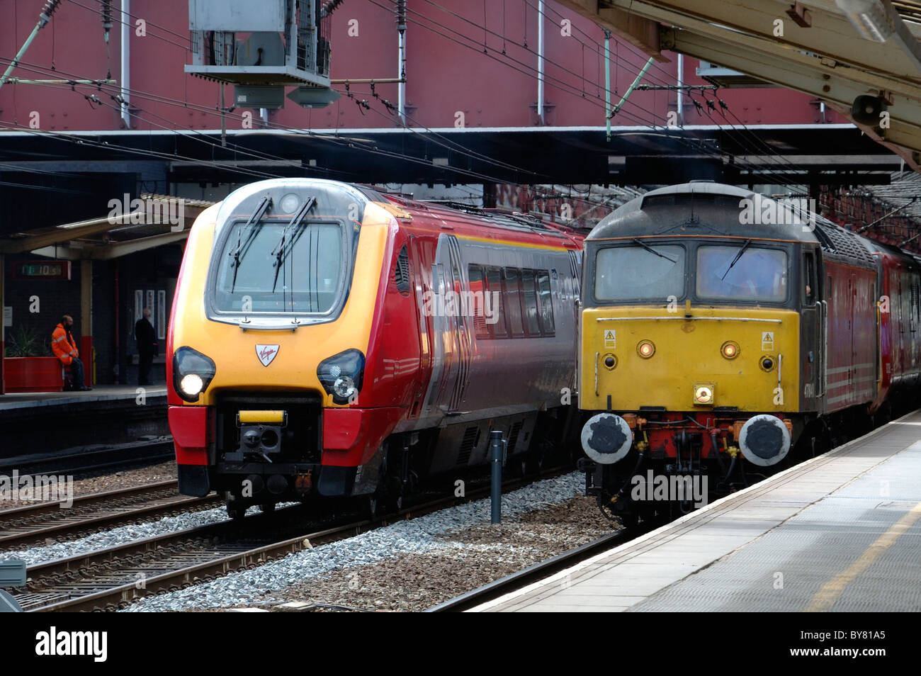 47841 brush type 4 diesel locomotive and virgin pendolino at crewe station england uk Stock Photo
