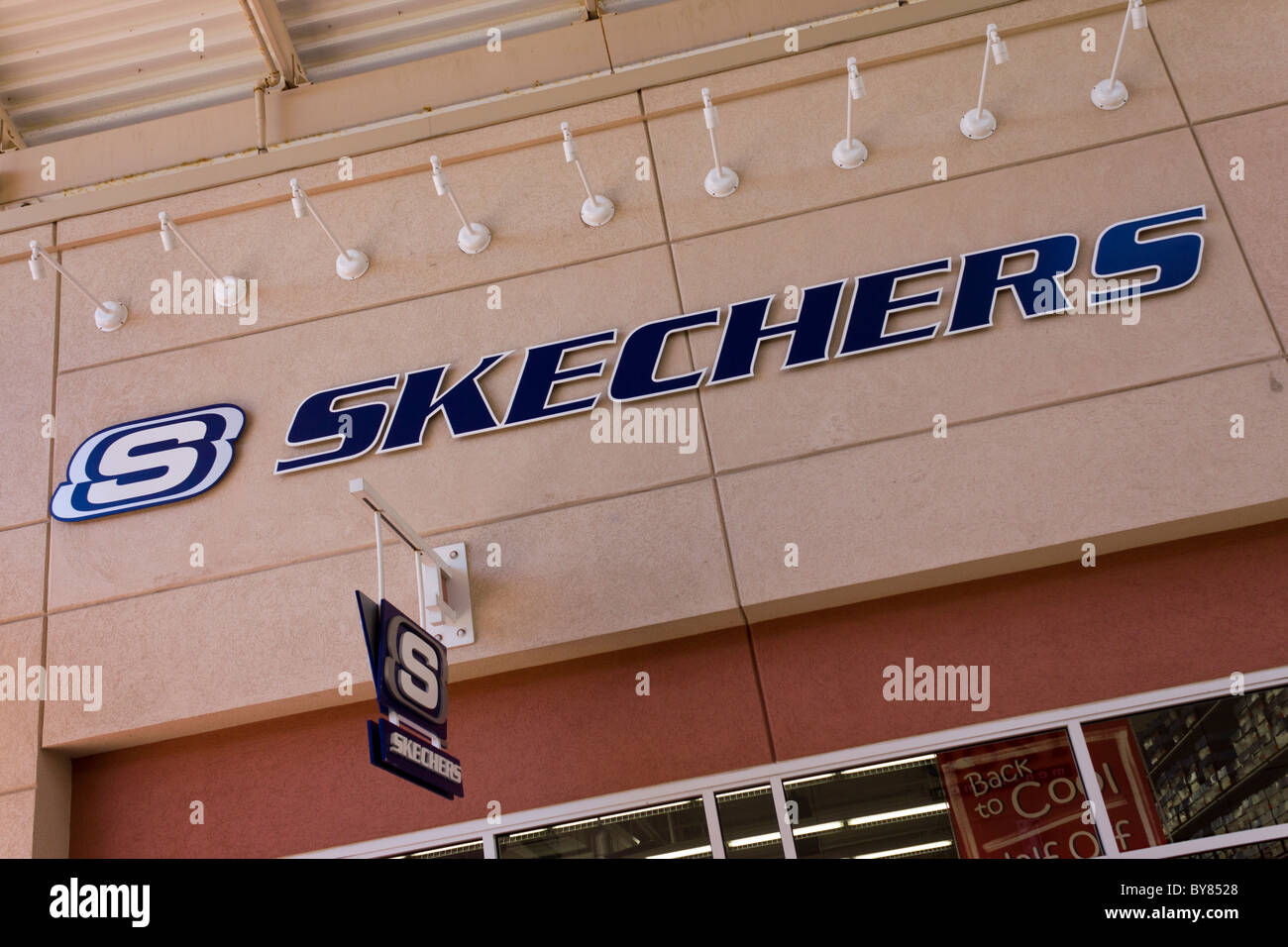 Edele gesloten Leed Sketchers store hi-res stock photography and images - Alamy