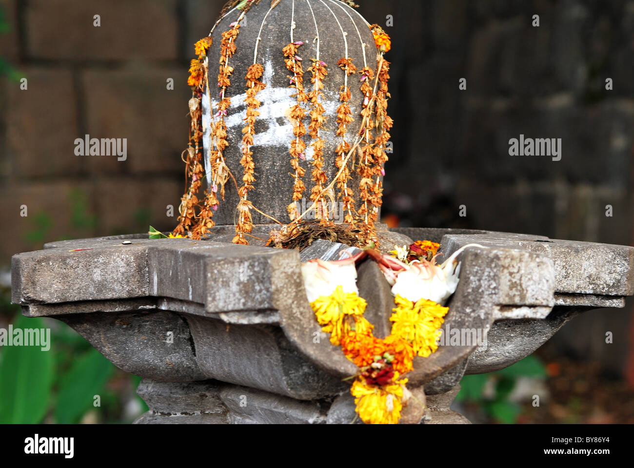 Shiva ling hi-res stock photography and images - Alamy