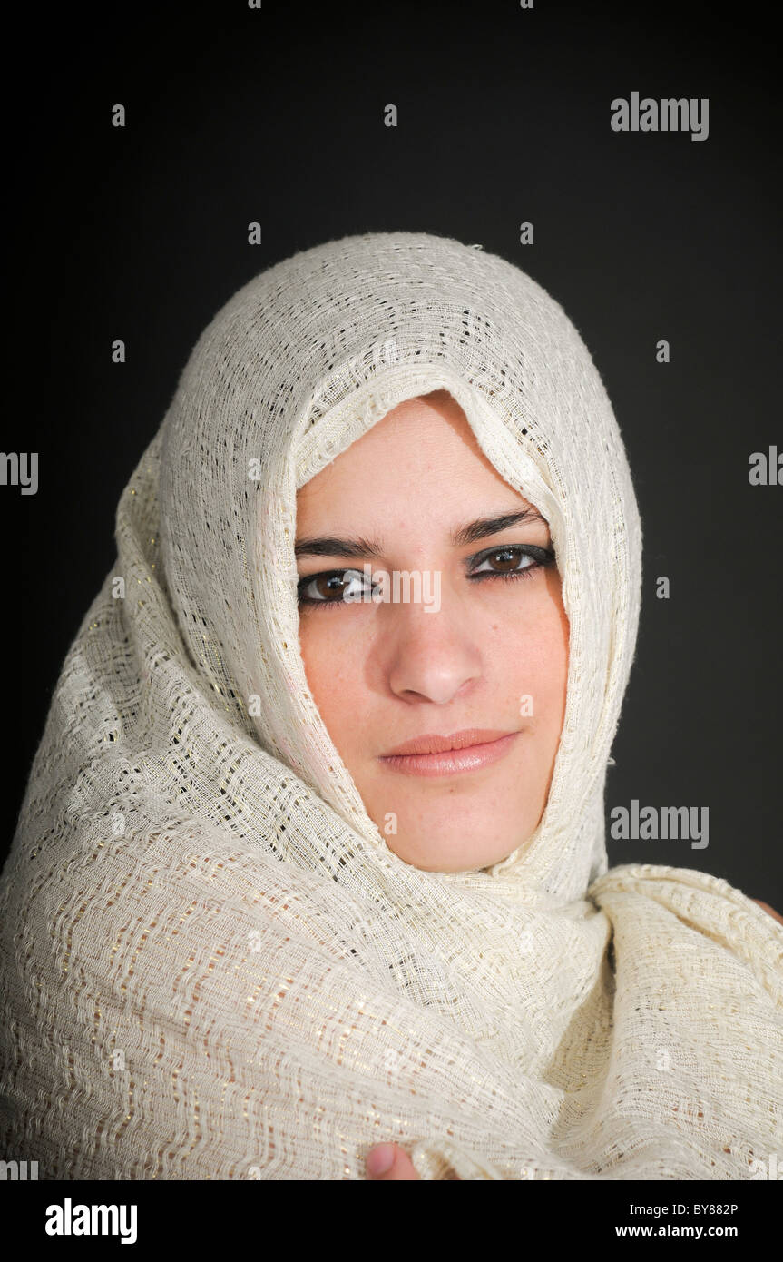 Muslim Headdress Stock Photos & Muslim Headdress Stock Images Alamy