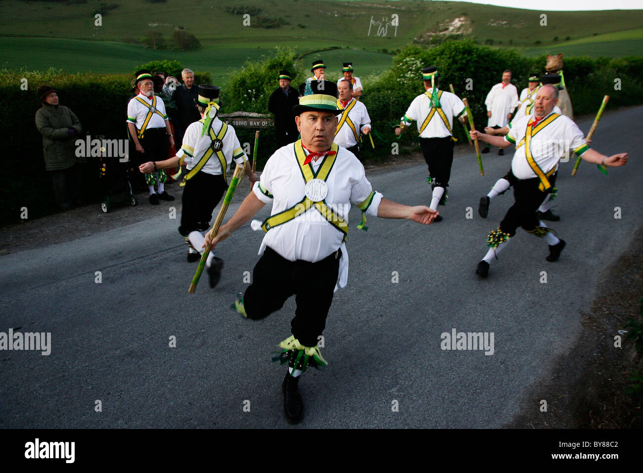 Long Man Morris Men dance at the foot of the Long Man of Wilmington as the sun rises on May 1, 2007. Picture by James Boardman. Stock Photo