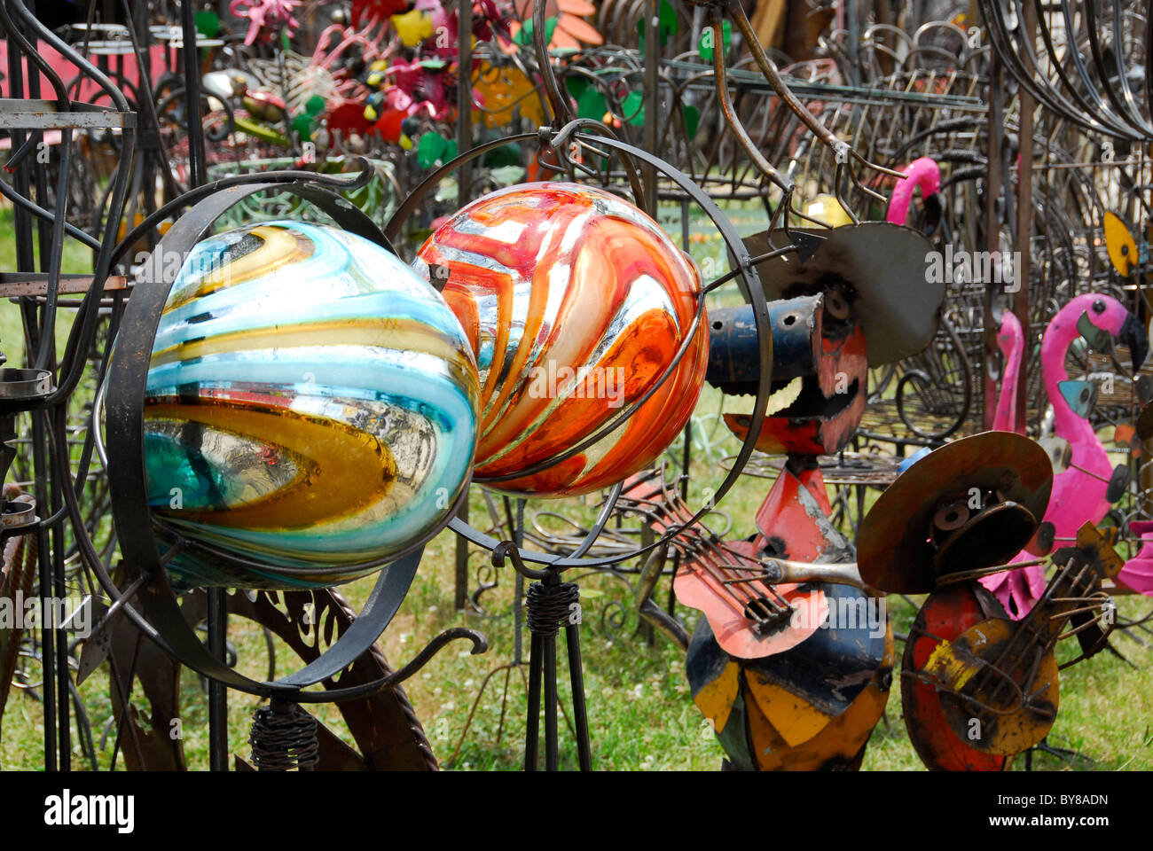 Metal yard art hi-res stock photography and images - Alamy