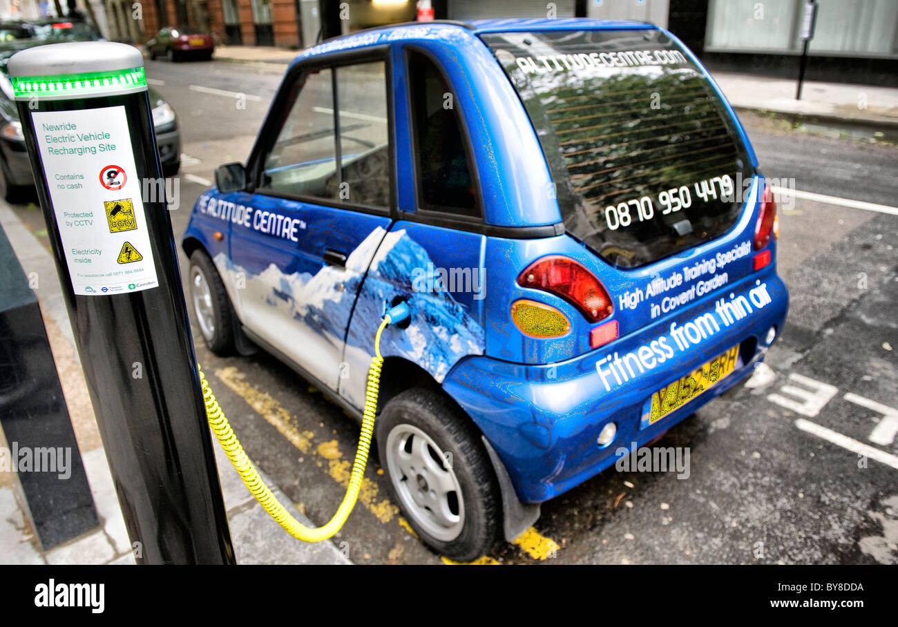 Electric motorcar recharging from an onstreet electric station