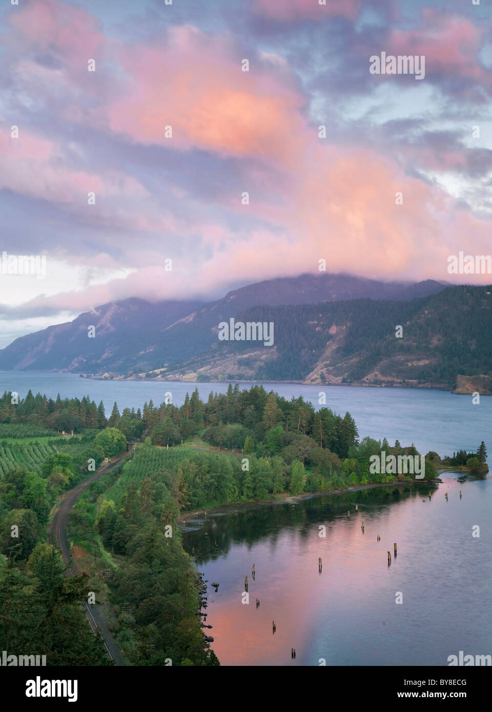 Columbia River sunrise. Near Hood River, Columbia River Gorge National Scenic Area. Oregon Stock Photo