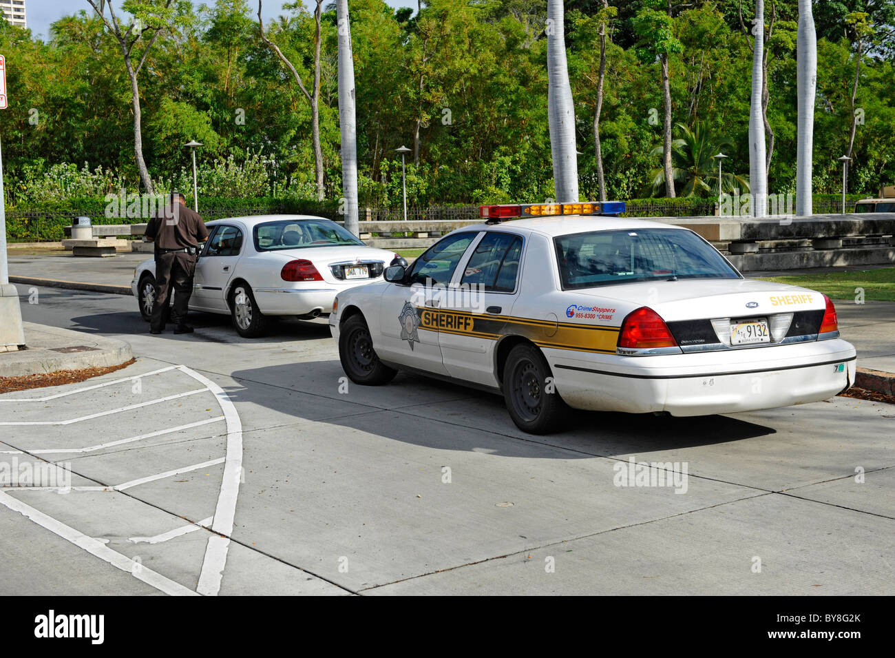 Sheriff Issues traffic Ticket Downtown Honolulu Hawaii Oahu Pacific Island Stock Photo