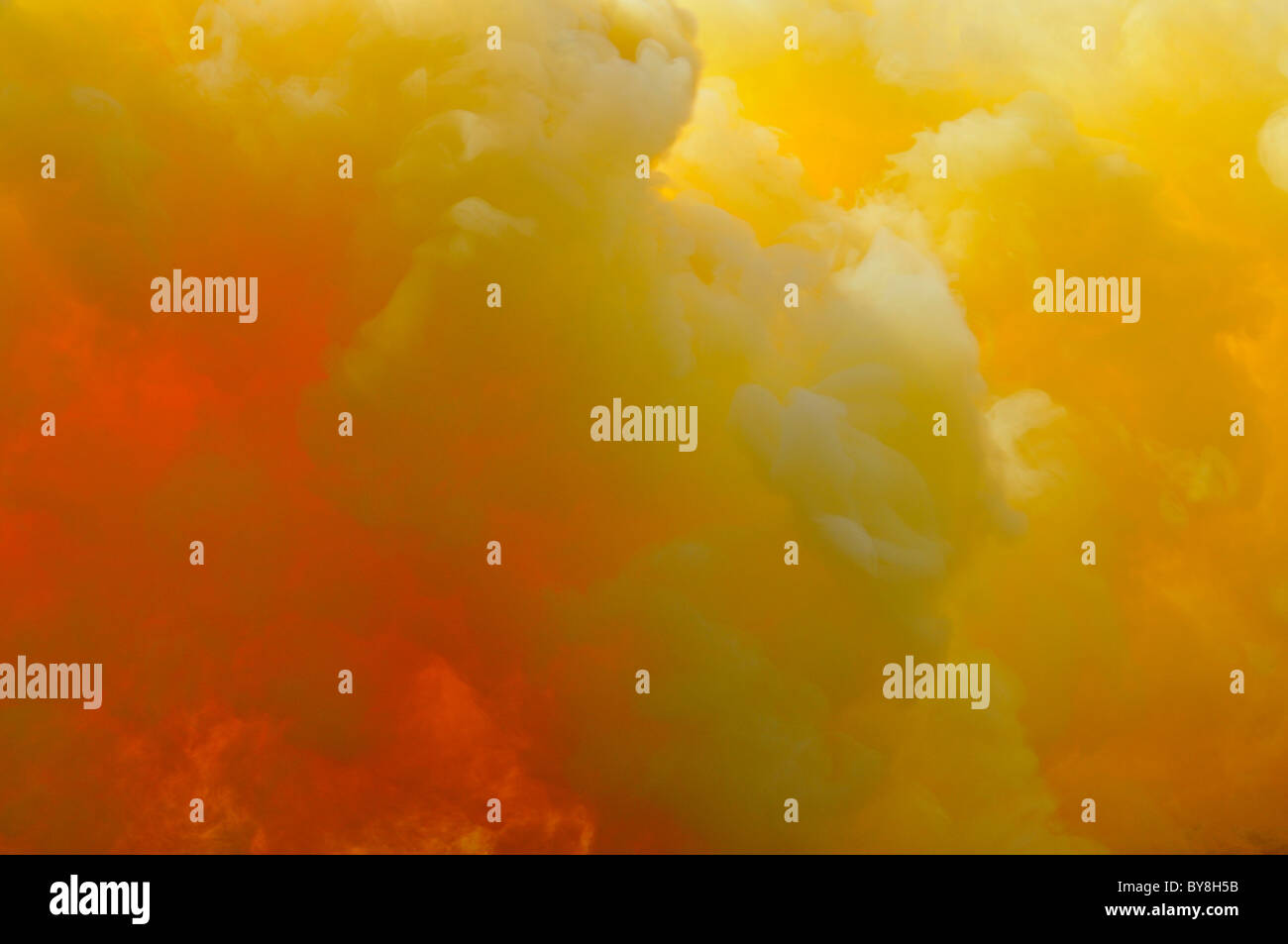 Smoke screen hires stock photography and images Alamy