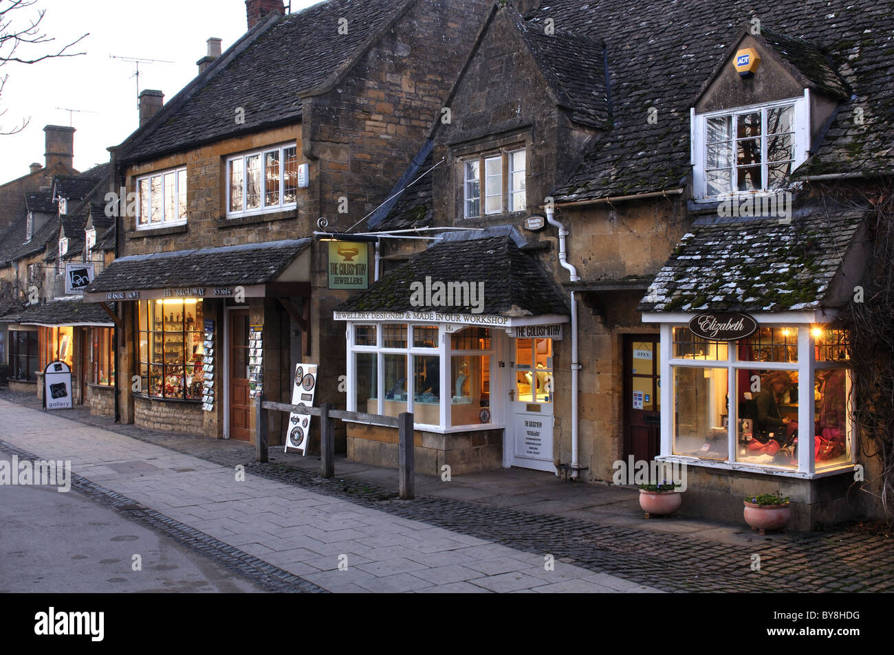 High street lighting hi-res stock photography and images - Alamy