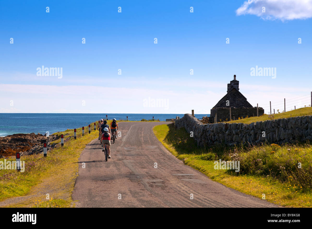 Scotland Argyll & Bute Inner Hebrides Tiree holidaymakers cycling Stock Photo