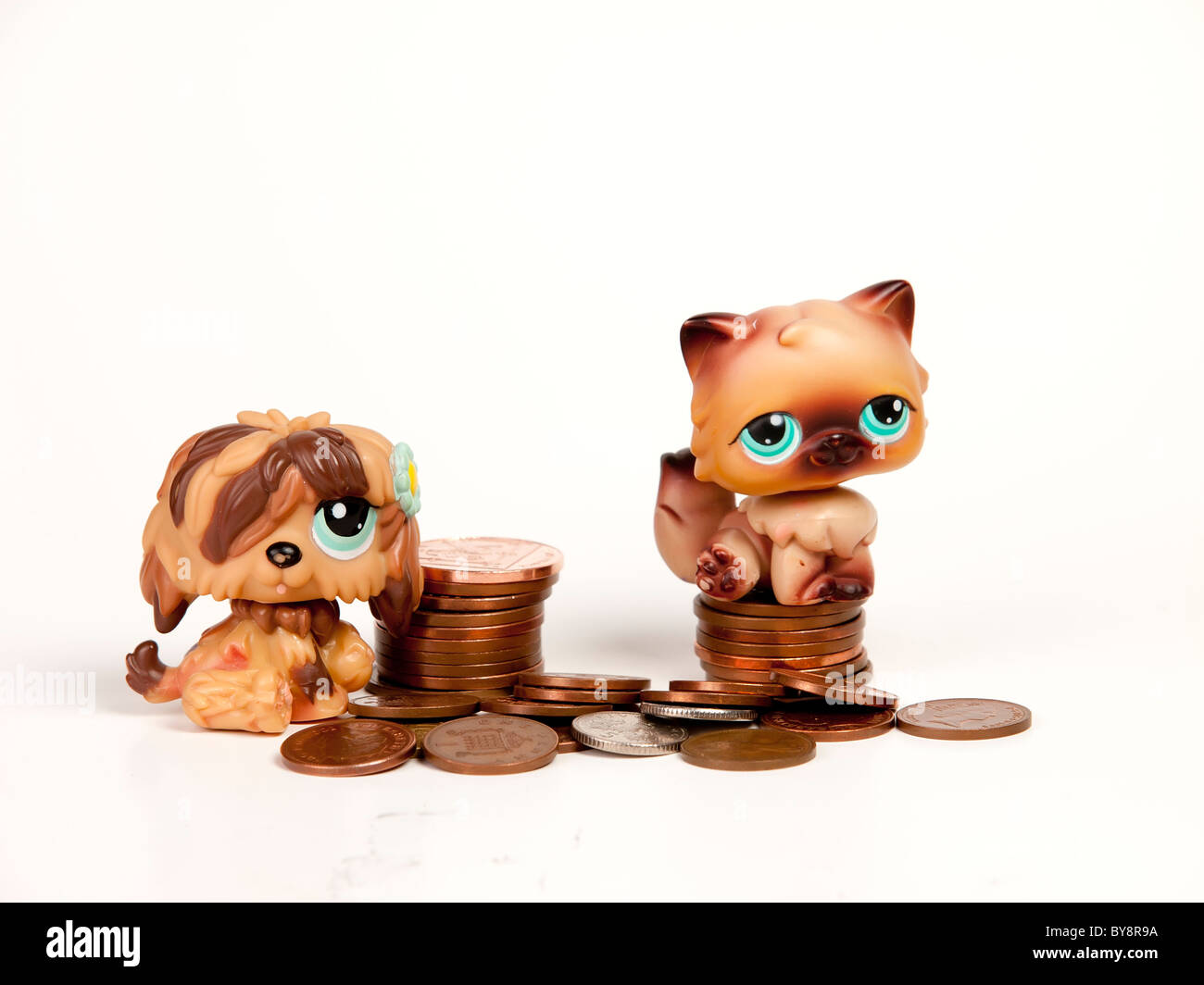 https://c8.alamy.com/comp/BY8R9A/littlest-pet-shop-dog-and-cat-sitting-on-coins-BY8R9A.jpg
