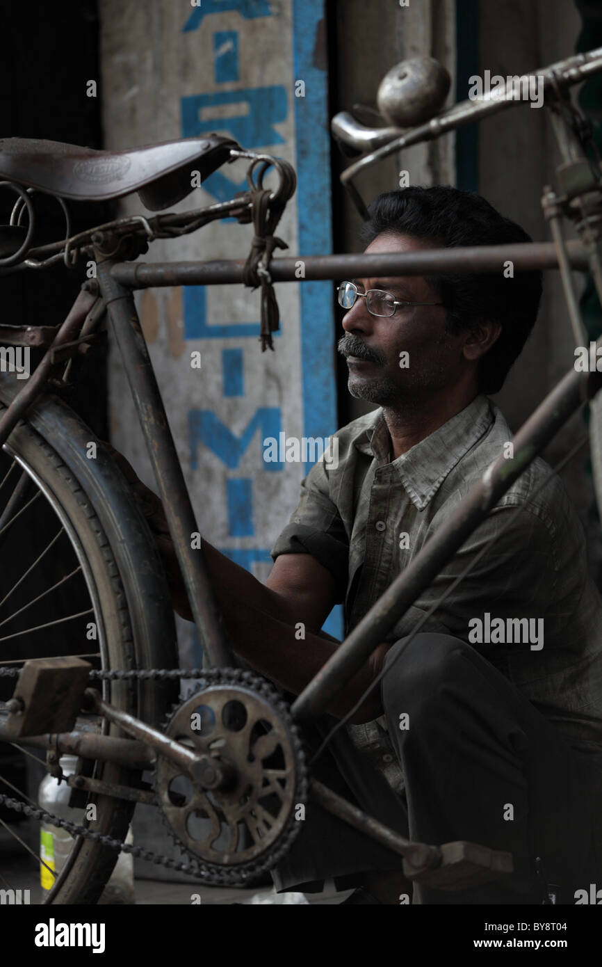 Repairing bicycle india hi res stock photography and images Alamy