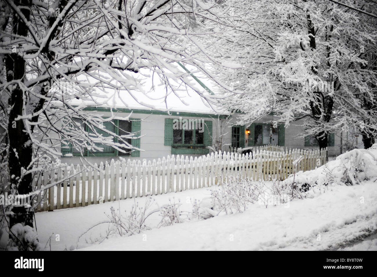A cottage lies blanketed in snow in Boone, North Carolina Stock Photo
