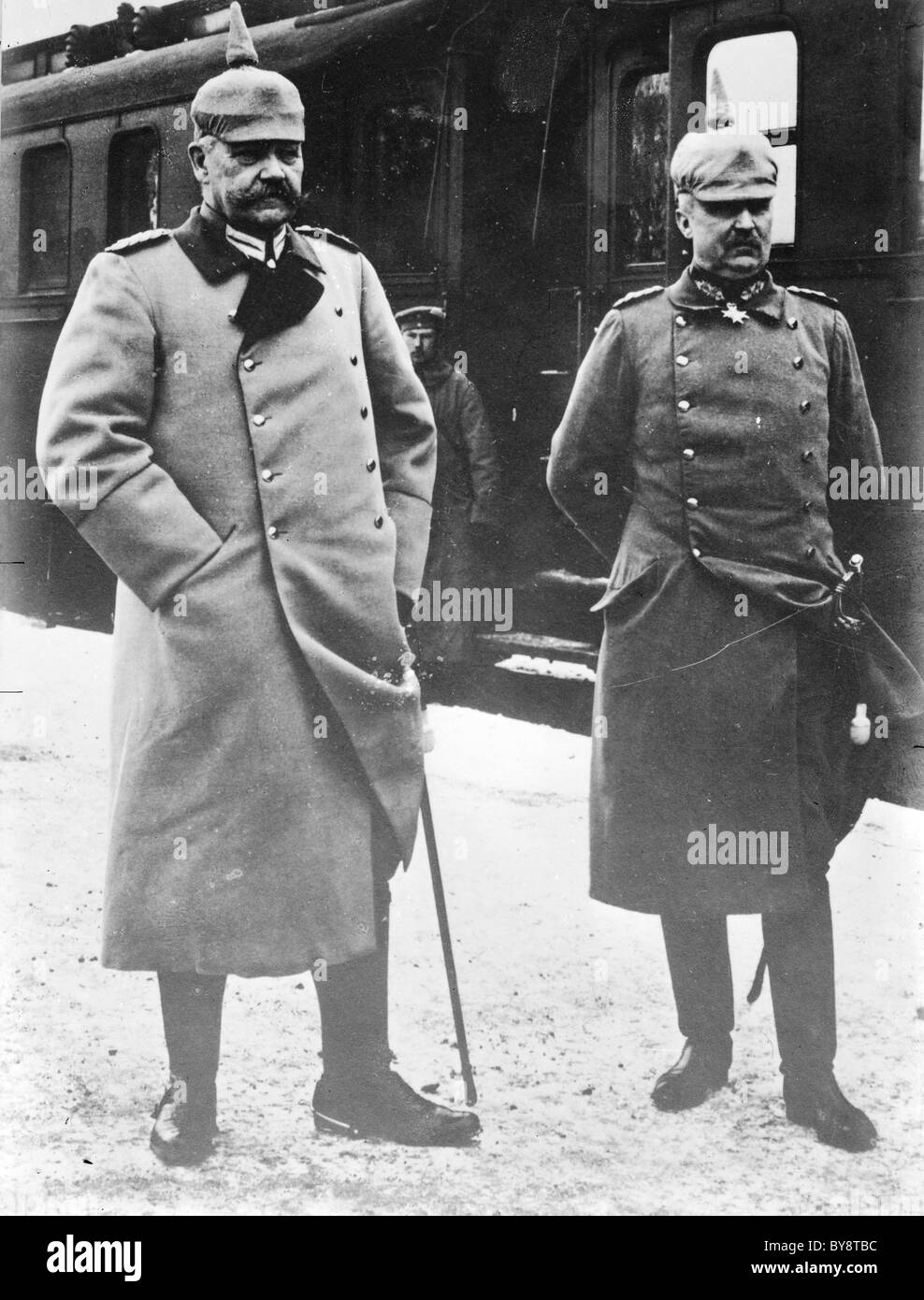 PAUL von HINDENBURG (left) with fellow First World War German General Erich Ludendorff about 1915 Stock Photo