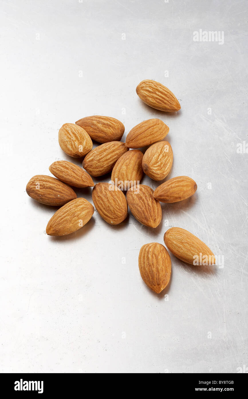 Almonds with and without skin hires stock photography and images Alamy