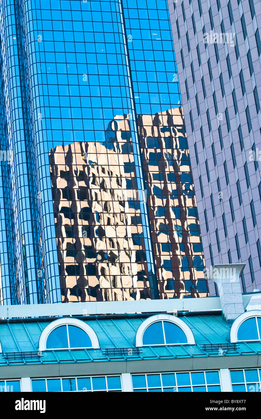 Reflection skyscrapers hi-res stock photography and images - Alamy
