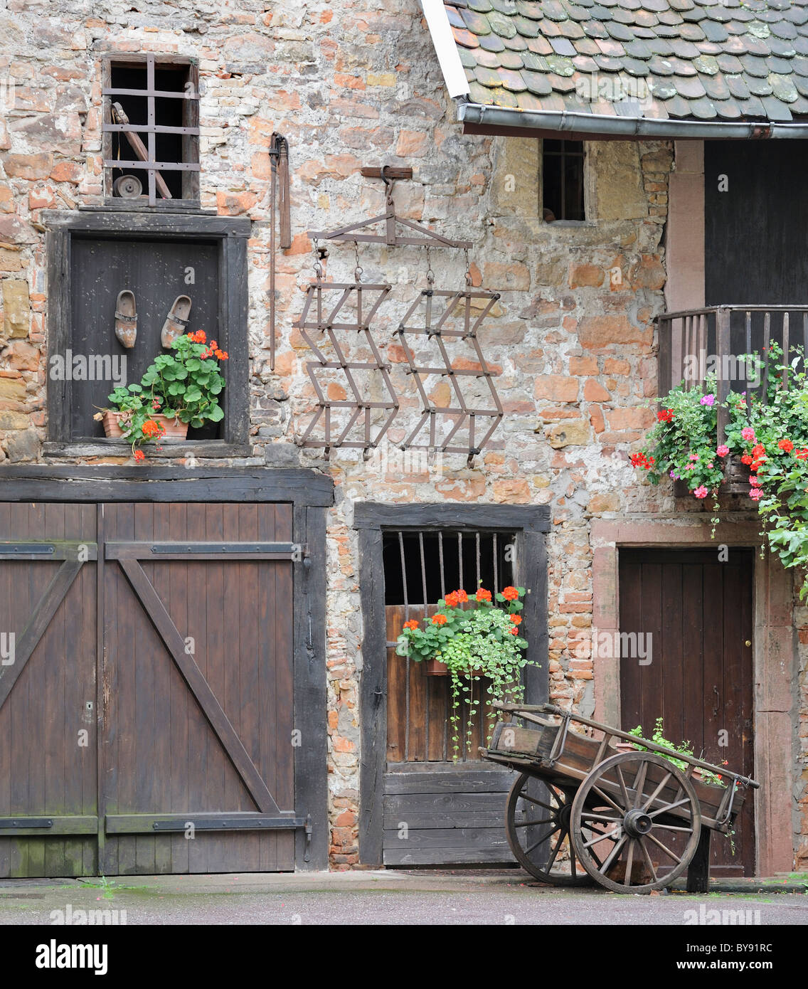 Traditional french architecture hi-res stock photography and images - Alamy