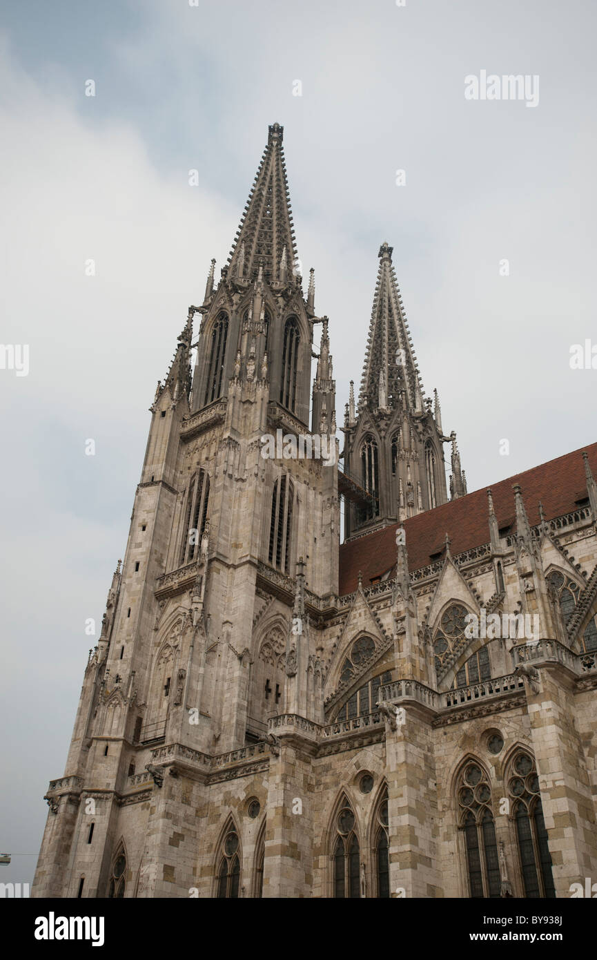 The gothic architecture of the Regensburg Cathedral, dedicated to St Peter, in Regensburg, Bavaria, Germany, Europe Stock Photo