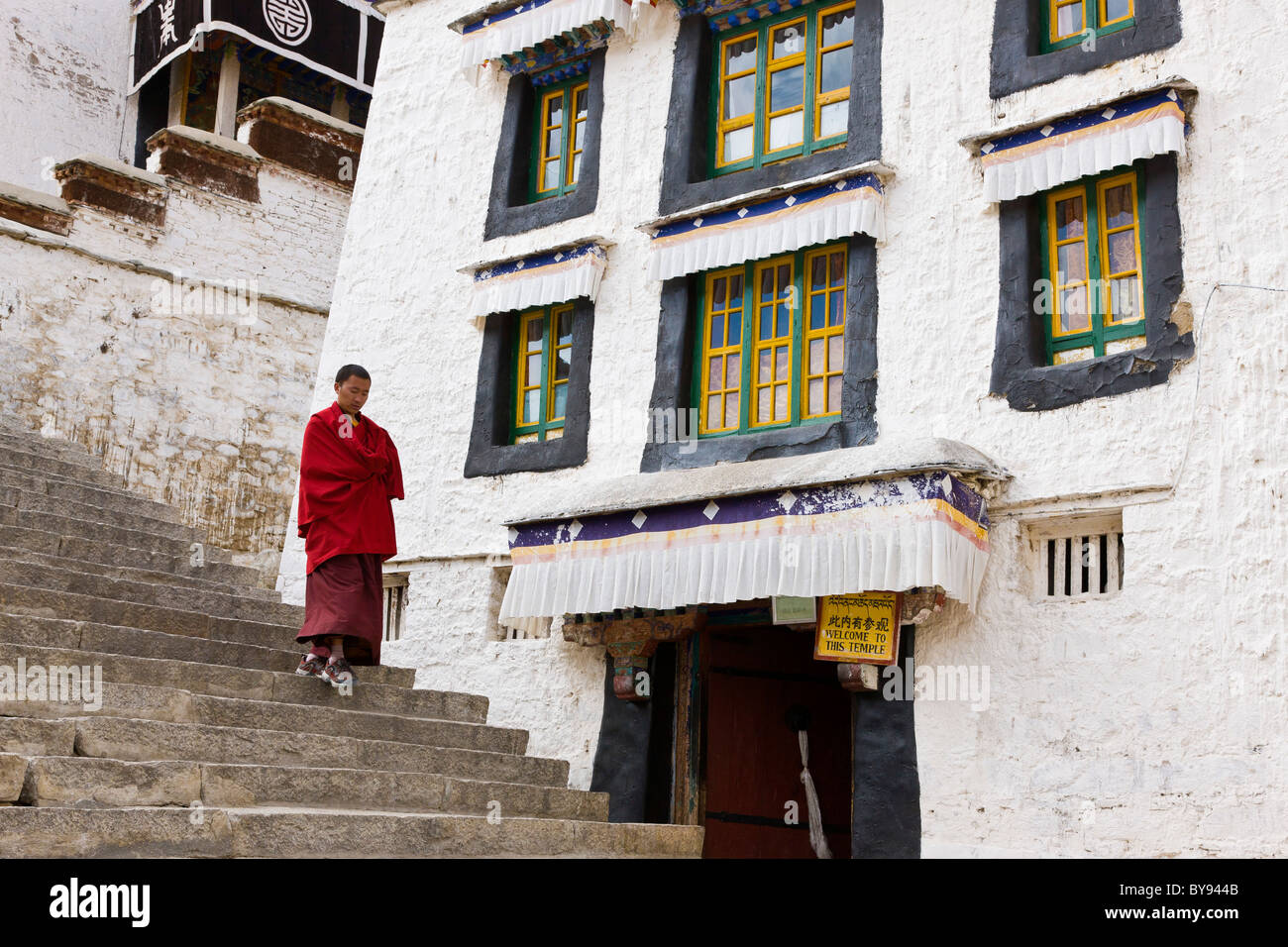 Buddhist monk on outside temple hi-res stock photography and images - Alamy