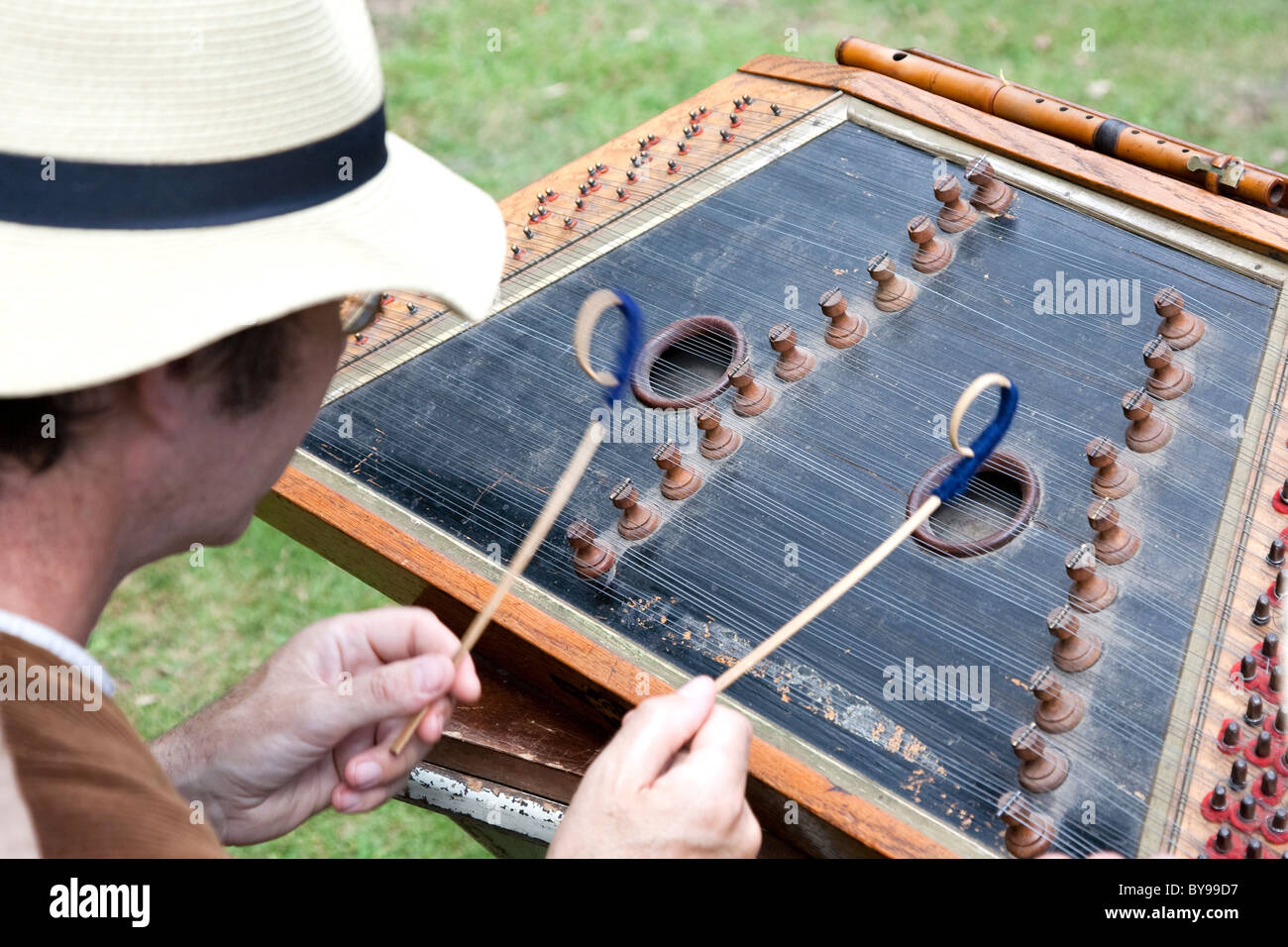 Hammered dulcimer hires stock photography and images Alamy