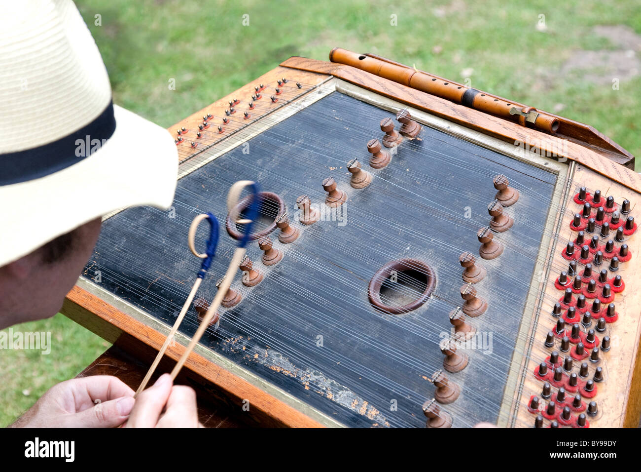 Traditional folk musician playing the hammered dulcimer Stock Photo Alamy